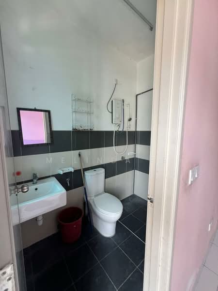 Rumah Teres 2 Tingkat untuk Dijual di Taman Bestari Perdana (Pasir Gudang) - Melinda Ee - Bathroom - PropertyGuru.com.my