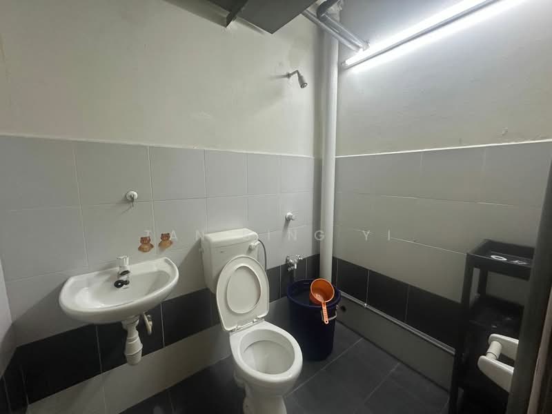 Townhouse for Sale in Taman Austin Perdana (Tebrau) - Tan Bing Yi - Bathroom - PropertyGuru.com.my