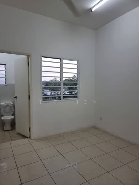 2-storey Terraced House for Rent in Iringan Bayu (Seremban) - Tifi Ten - Bathroom - PropertyGuru.com.my