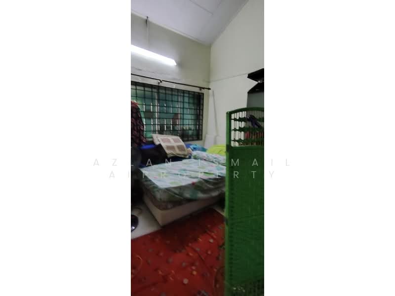 1.5-storey Terraced House for Sale in Setia Tropika (Johor Bahru) - Azlan Ismail aiproperty - Bedroom - PropertyGuru.com.my