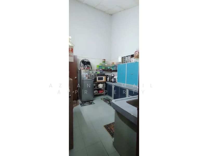 1.5-storey Terraced House for Sale in Setia Tropika (Johor Bahru) - Azlan Ismail aiproperty - Kitchen - PropertyGuru.com.my