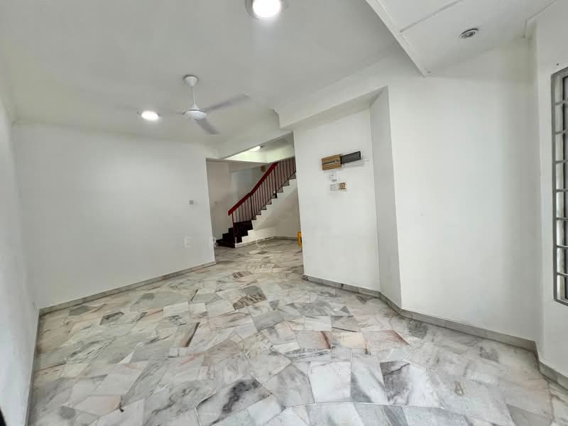 Rumah Teres 2 Tingkat untuk Disewa di Taman Sri Andalas (Klang) - Eric Yap - Living Room - PropertyGuru.com.my