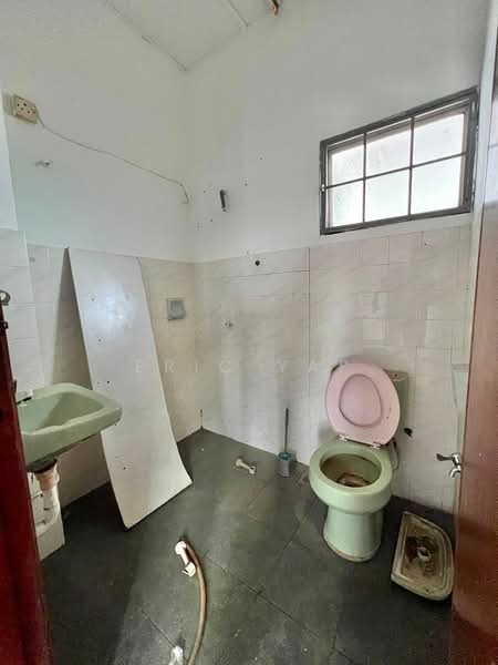 Rumah Teres 2 Tingkat untuk Disewa di Taman Sri Andalas (Klang) - Eric Yap - Bathroom - PropertyGuru.com.my