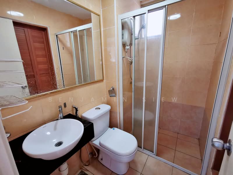 Kondominium untuk Dijual di East Lake Residence - Benjamin Siew - Bathroom - PropertyGuru.com.my