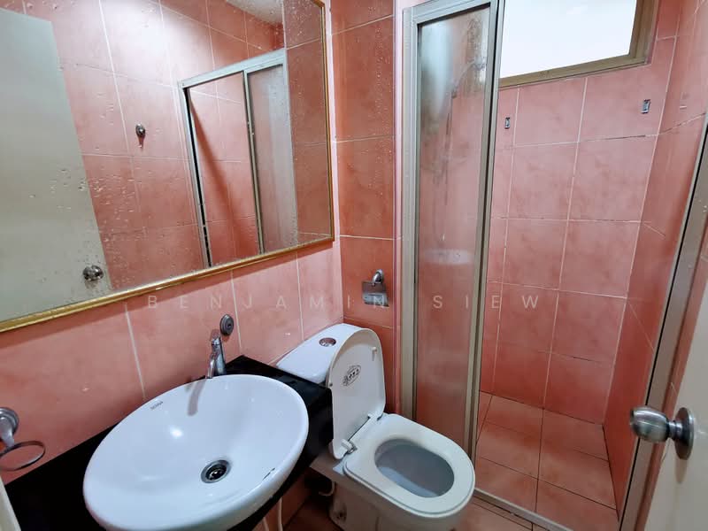 Kondominium untuk Dijual di East Lake Residence - Benjamin Siew - Bathroom - PropertyGuru.com.my