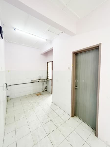 Apartment for Sale at Pangsapuri Putra Indah - Calvin Kok - Kitchen - PropertyGuru.com.my