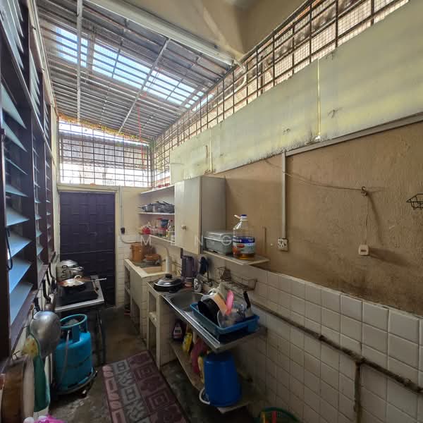 Rumah Teres 2 Tingkat untuk Dijual di Island Park (Jelutong) - Meng . - Kitchen - PropertyGuru.com.my