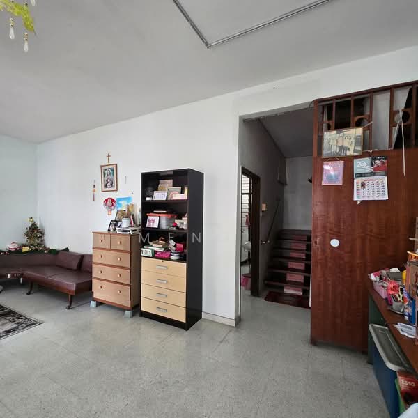 Rumah Teres 2 Tingkat untuk Dijual di Island Park (Jelutong) - Meng . - Living Room - PropertyGuru.com.my