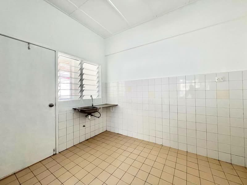 Apartment for Sale at Vista Seri Putra - Muhammed Nazri bin Mustapha - Kitchen - PropertyGuru.com.my