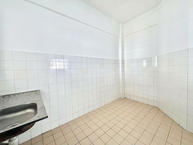 Apartment for Sale at Vista Seri Putra - Muhammed Nazri bin Mustapha - Kitchen - PropertyGuru.com.my