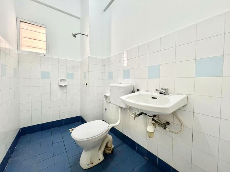 Apartment for Sale at Vista Seri Putra - Muhammed Nazri bin Mustapha - Bathroom - PropertyGuru.com.my