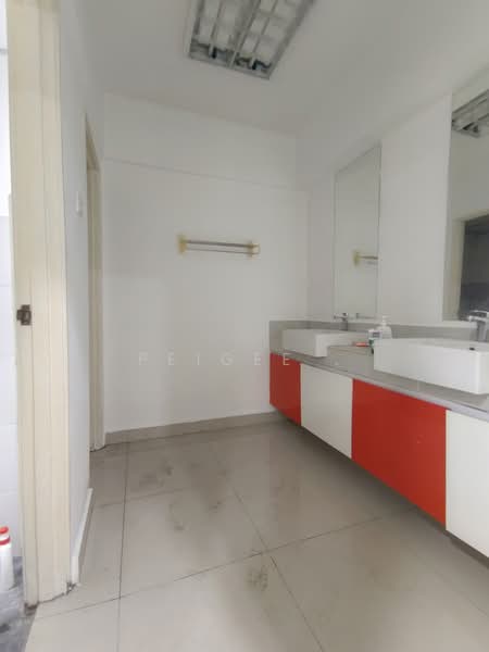 Kilang untuk Disewa di Seksyen 51 (Petaling Jaya) - PeiGee . - Bathroom - PropertyGuru.com.my
