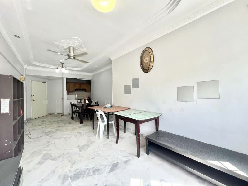Apartment for Sale at Vista Seri Putra - Muhammed Nazri bin Mustapha - Living Room - PropertyGuru.com.my