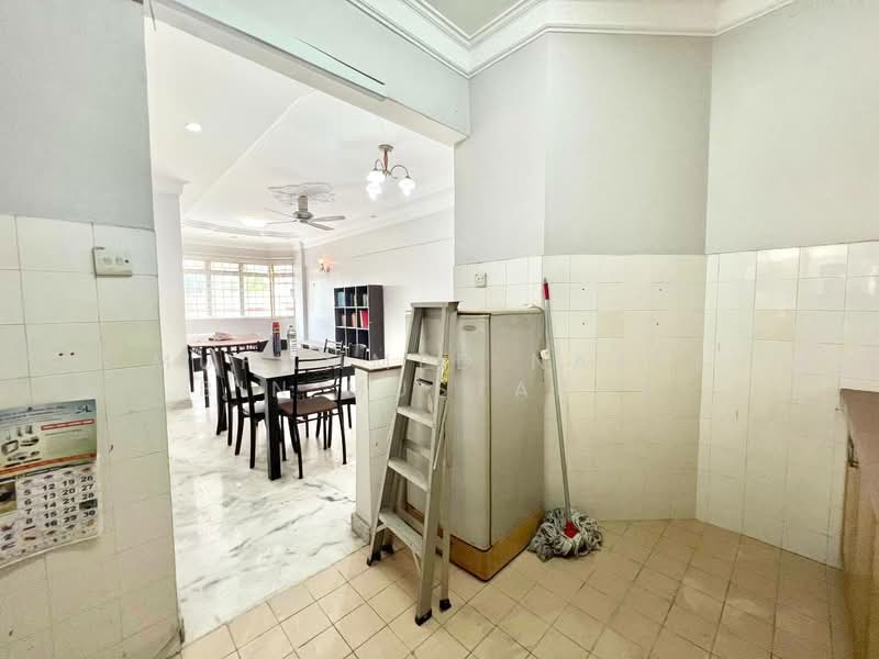 Apartment for Sale at Vista Seri Putra - Muhammed Nazri bin Mustapha - Kitchen - PropertyGuru.com.my
