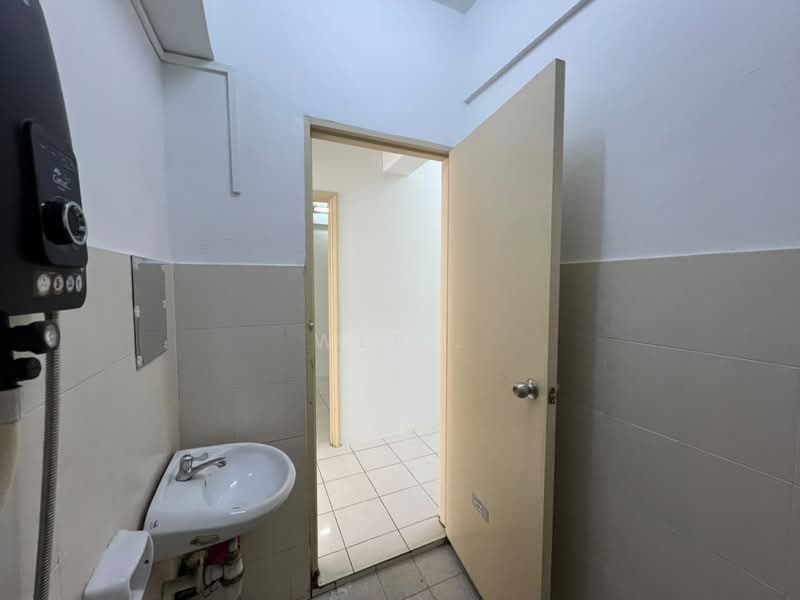 Service Residence for Sale at Avelon Tower @ Plaza Medan Putra - Wee . - Bathroom - PropertyGuru.com.my