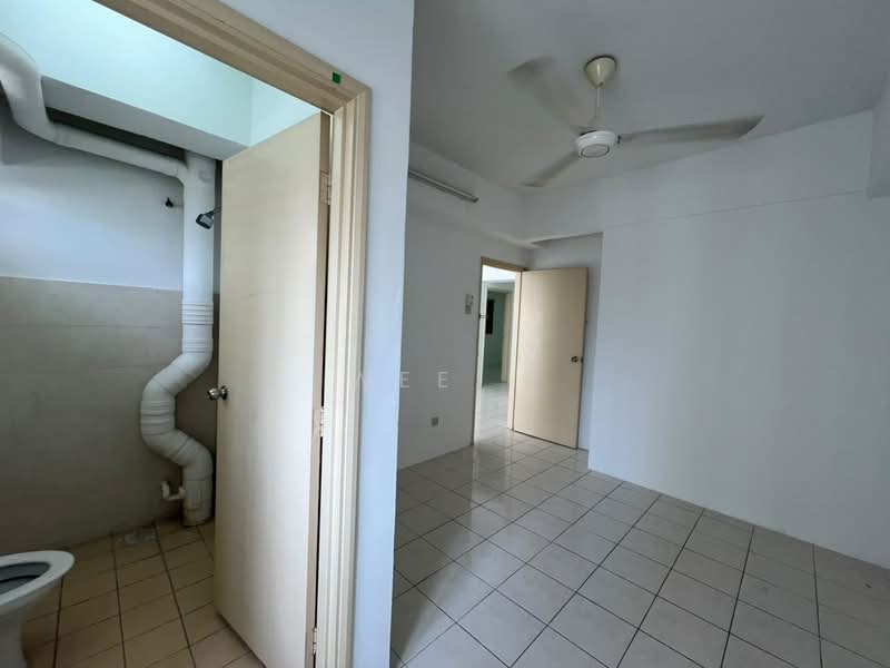 Servis Apartment untuk Disewa di Avelon Tower @ Plaza Medan Putra - Wee . - Bathroom - PropertyGuru.com.my