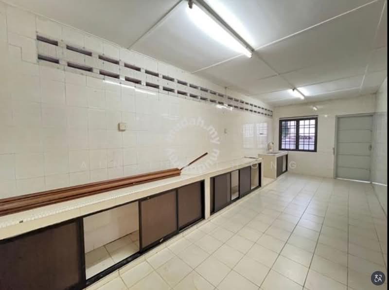 Semi-Detached House for Sale in Taman Lapangan Pelangi (Simpang Pulai) - Ainsley Thong - Kitchen - PropertyGuru.com.my