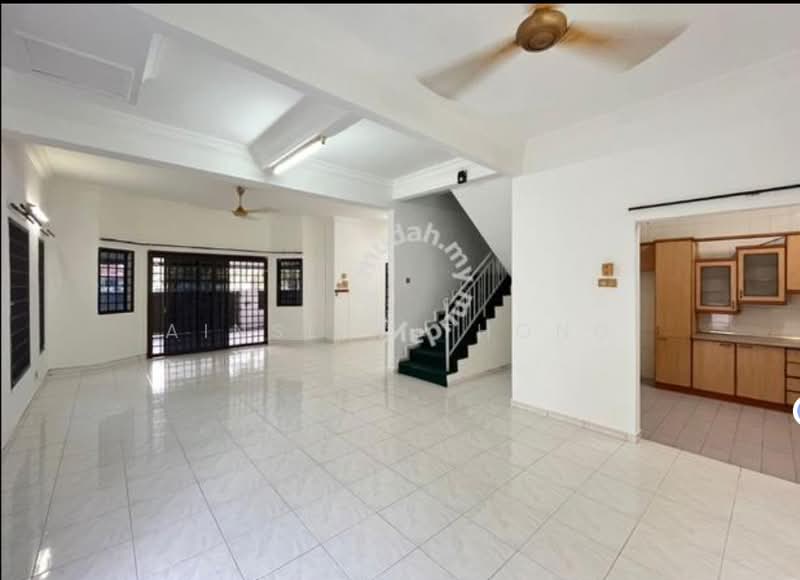 Semi-Detached House for Sale in Taman Lapangan Pelangi (Simpang Pulai) - Ainsley Thong - Living Room - PropertyGuru.com.my
