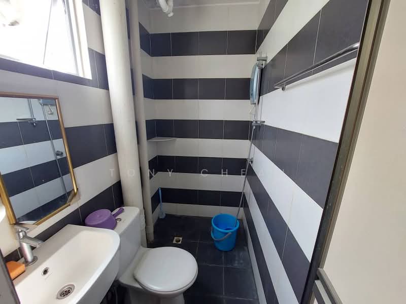 Apartment for Sale at Relau Vista Apartment - Tony Cheah - Bathroom - PropertyGuru.com.my