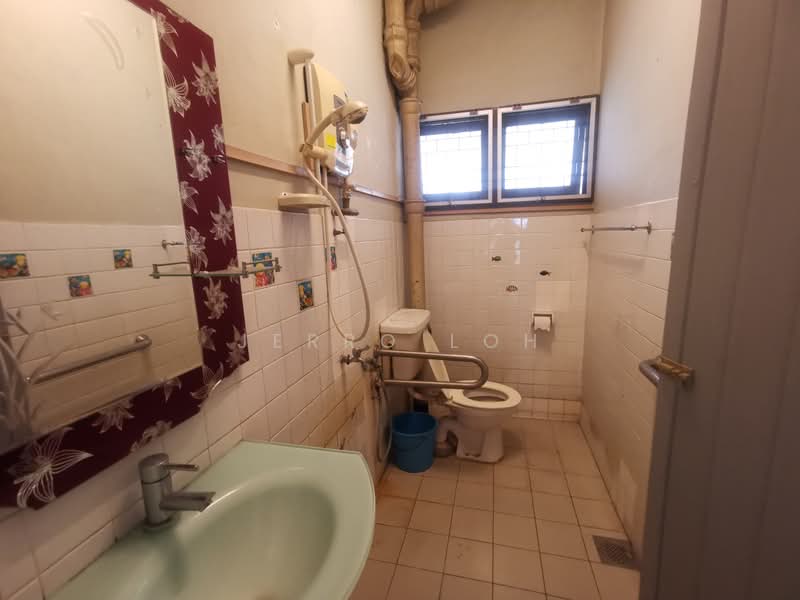 Rumah Teres 2 Tingkat untuk Dijual di Bangsar (Kuala Lumpur) - Jerro Loh - Bathroom - PropertyGuru.com.my