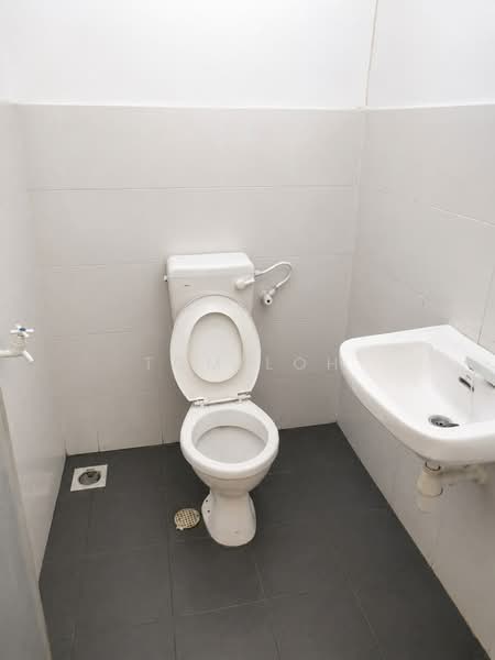 Kedai / Pejabat untuk Disewa di Bandar Baru Permas Jaya (Permas Jaya) - Tom Loh - Bathroom - PropertyGuru.com.my