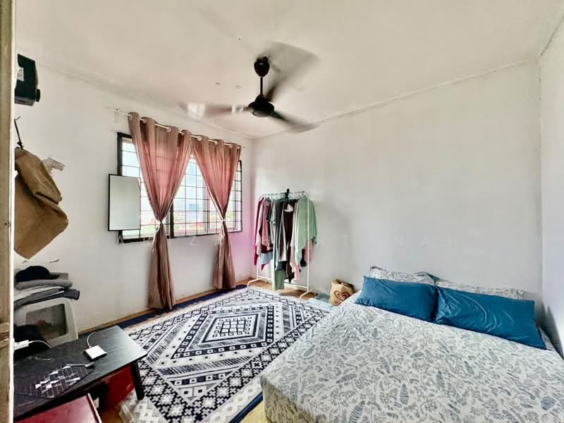 Apartment for Sale at Seri Aman Apartment - Sariza Hartanah - Bedroom - PropertyGuru.com.my