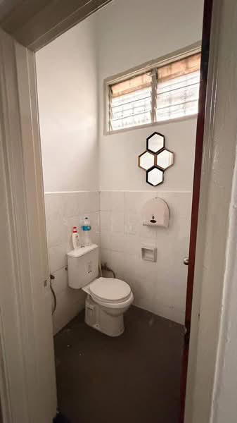 Shop for Rent in Taman Molek (Johor Bahru) - Shirley Lim - Bathroom - PropertyGuru.com.my