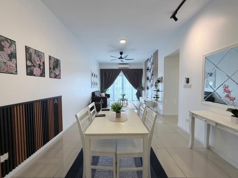 Servis Apartment untuk Disewa di Suria Jelutong - Amsyar Jamil - Living Room - PropertyGuru.com.my