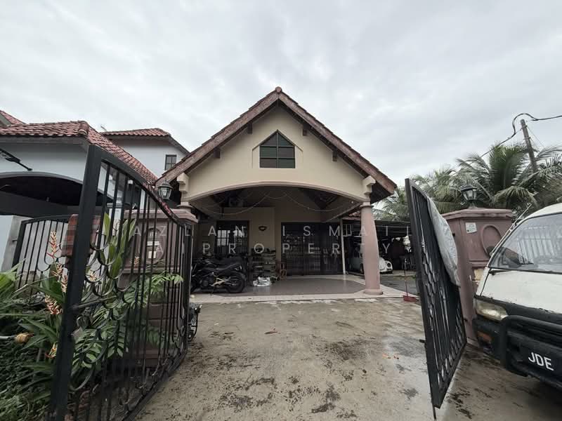 Rumah Teres 1.5 Tingkat untuk Dijual di Taman Pelangi Indah (Ulu Tiram) - Azlan Ismail aiproperty - Exterior - PropertyGuru.com.my