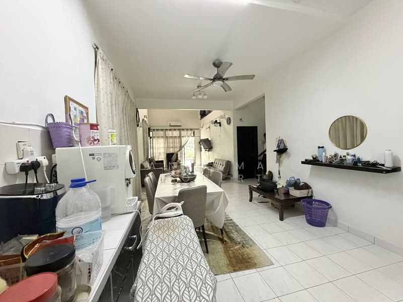 Rumah Teres 1.5 Tingkat untuk Dijual di Taman Pelangi Indah (Ulu Tiram) - Azlan Ismail aiproperty - Living Room - PropertyGuru.com.my