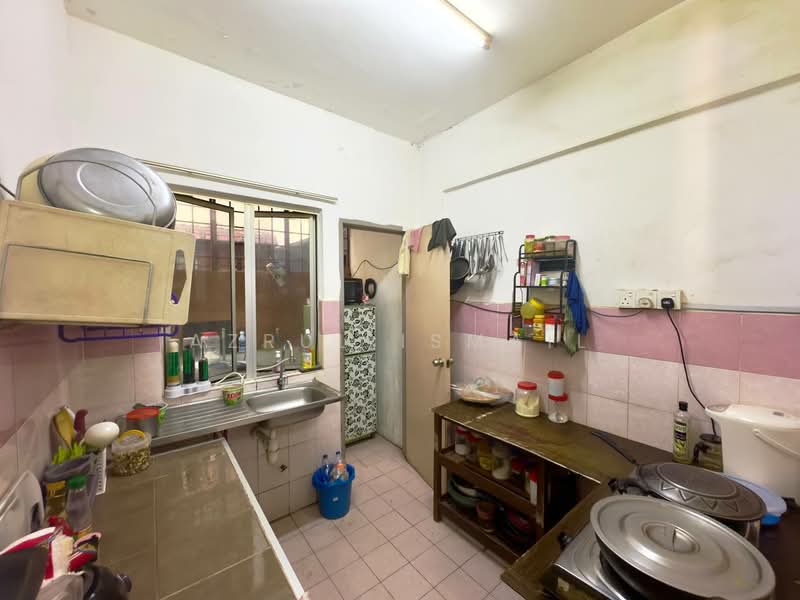 Rumah Flat untuk Dijual di Villa Laksamana - Azrul Ismail - Kitchen - PropertyGuru.com.my