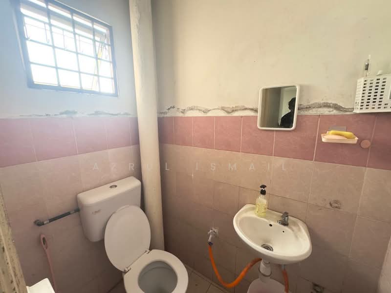 Rumah Flat untuk Dijual di Villa Laksamana - Azrul Ismail - Bathroom - PropertyGuru.com.my