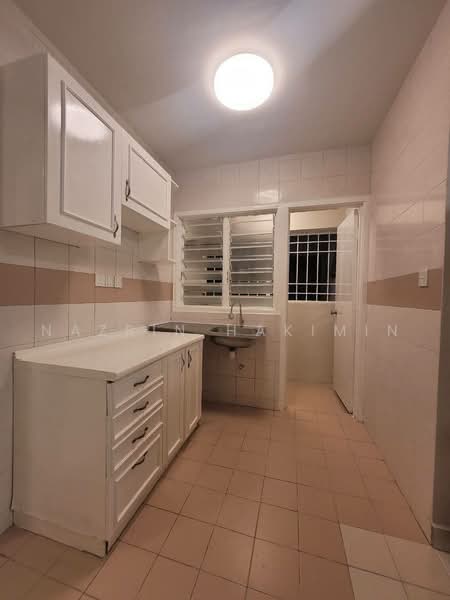 Pangsapuri untuk Dijual di Flora Damansara Apartment - Nazrin Hakimin - Kitchen - PropertyGuru.com.my