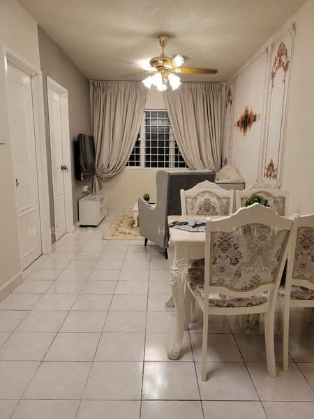 Pangsapuri untuk Dijual di Flora Damansara Apartment - Nazrin Hakimin - Living Room - PropertyGuru.com.my