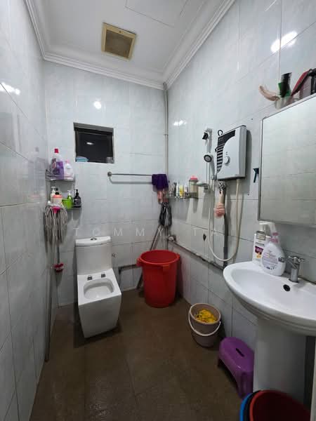 Rumah Teres 1 Tingkat untuk Dijual di Taman Johor Jaya (Johor Bahru) - Tommy Tai - Bathroom - PropertyGuru.com.my