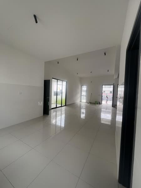 2-storey Terraced House for Sale in Telok Panglima Garang (Selangor) - Miki You - Living Room - PropertyGuru.com.my