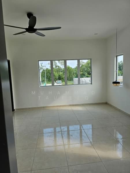 Rumah Teres 2 Tingkat untuk Disewa di Kampung Lombong (Shah Alam) - Muhammad Taufeeq - Living Room - PropertyGuru.com.my