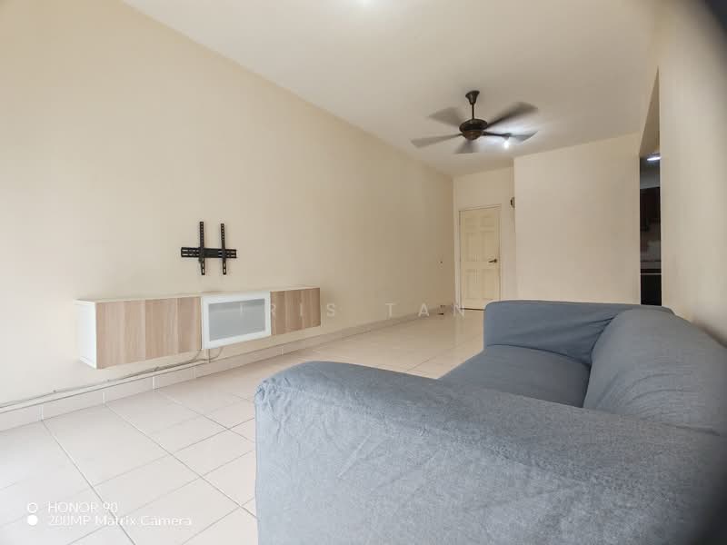 Kondominium untuk Dijual di Casa Puteri Condominium - Iris Tan - Living Room - PropertyGuru.com.my