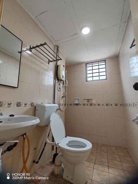 Kondominium untuk Dijual di Casa Puteri Condominium - Iris Tan - Bathroom - PropertyGuru.com.my