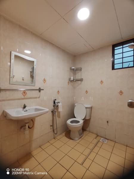 Kondominium untuk Dijual di Casa Puteri Condominium - Iris Tan - Bathroom - PropertyGuru.com.my