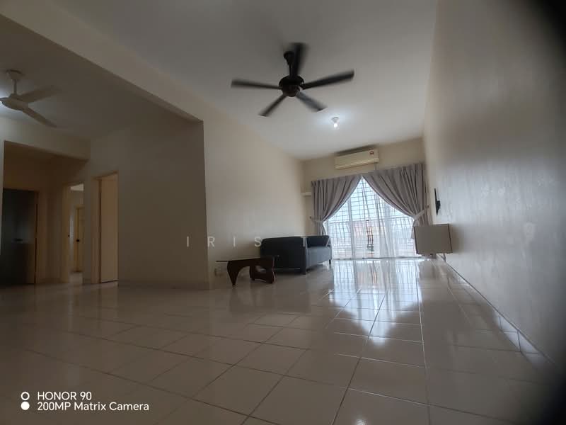Kondominium untuk Dijual di Casa Puteri Condominium - Iris Tan - Living Room - PropertyGuru.com.my