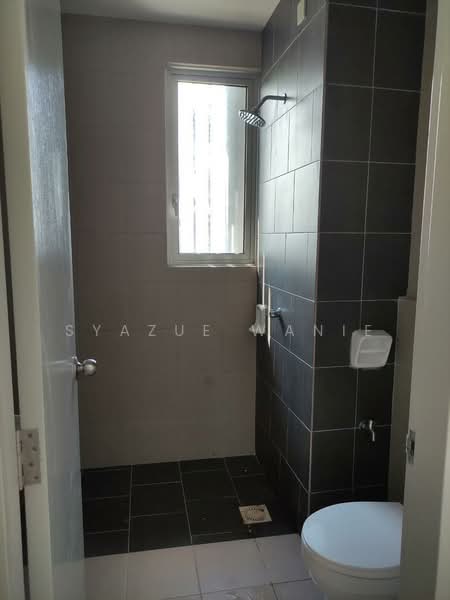 Service Residence for Sale at SkyLake Residence - Syazue Wanie - Bathroom - PropertyGuru.com.my