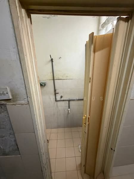 Flat for Sale at Pangsapuri Berembang Indah - En Ferdaus - Bathroom - PropertyGuru.com.my