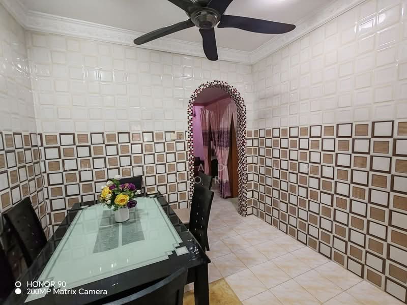 Rumah Teres untuk Dijual di Seri Kembangan (Selangor) - Ahmad Gadafi Md Nor - Dining Room - PropertyGuru.com.my