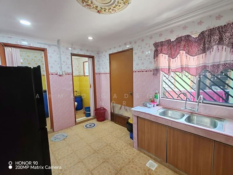 Rumah Teres untuk Dijual di Seri Kembangan (Selangor) - Ahmad Gadafi Md Nor - Kitchen - PropertyGuru.com.my