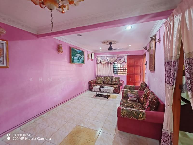 Rumah Teres untuk Dijual di Seri Kembangan (Selangor) - Ahmad Gadafi Md Nor - Living Room - PropertyGuru.com.my