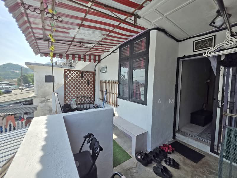 Rumah Bandar untuk Dijual di Taman Bukit Teratai (Ampang) - Saiful Nizam - Balcony - PropertyGuru.com.my