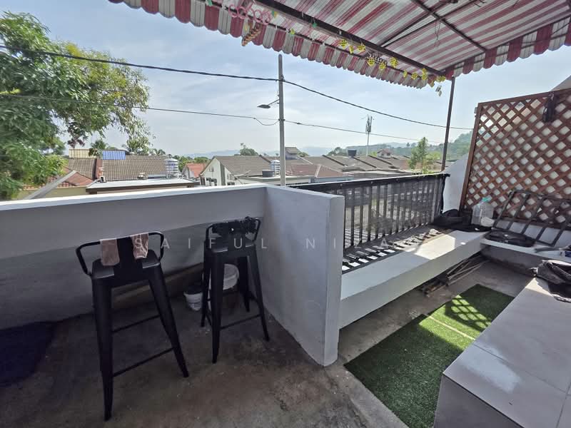 Rumah Bandar untuk Dijual di Taman Bukit Teratai (Ampang) - Saiful Nizam - Balcony - PropertyGuru.com.my