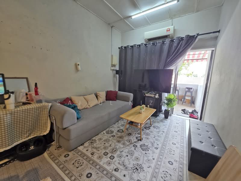 Rumah Bandar untuk Dijual di Taman Bukit Teratai (Ampang) - Saiful Nizam - Living Room - PropertyGuru.com.my