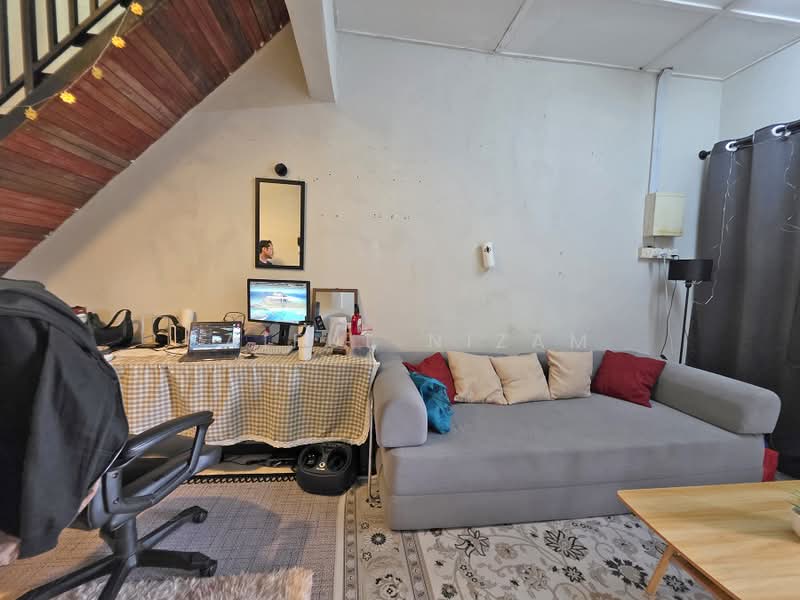 Rumah Bandar untuk Dijual di Taman Bukit Teratai (Ampang) - Saiful Nizam - Living Room - PropertyGuru.com.my